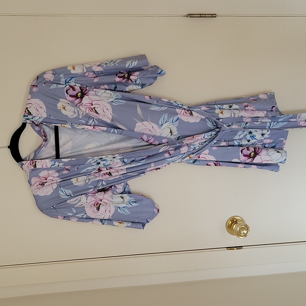 Super cute short silky robe.